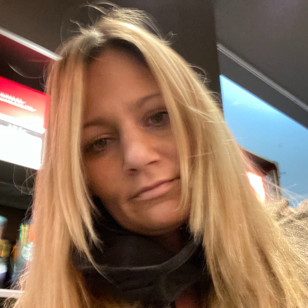 Meet your Posher, Crystal